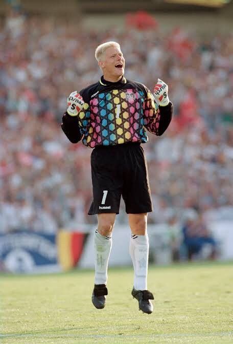 Hummel Hummel Euro ‘92 Denmark Peter Schemeichel Jersey Size US XS / EU 42 / 0 - 1 Thumbnail