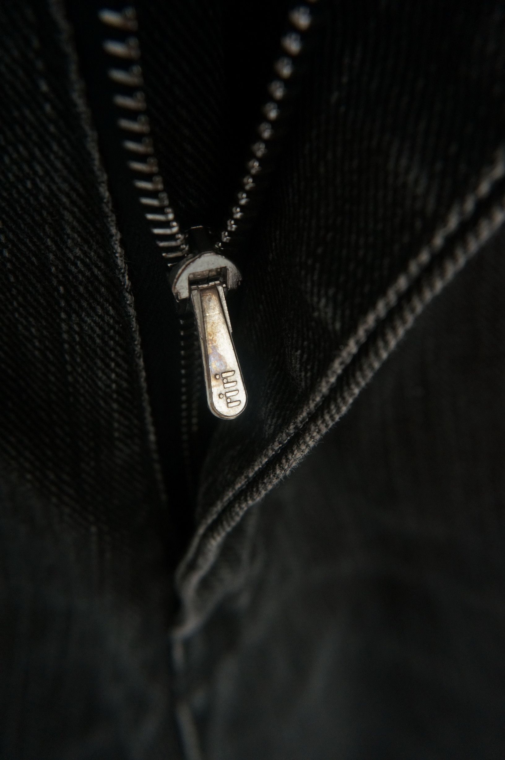Number (N)ine Number (N)ine Dark Grey Back Zipper Jeans Size US 31 - 14 Thumbnail