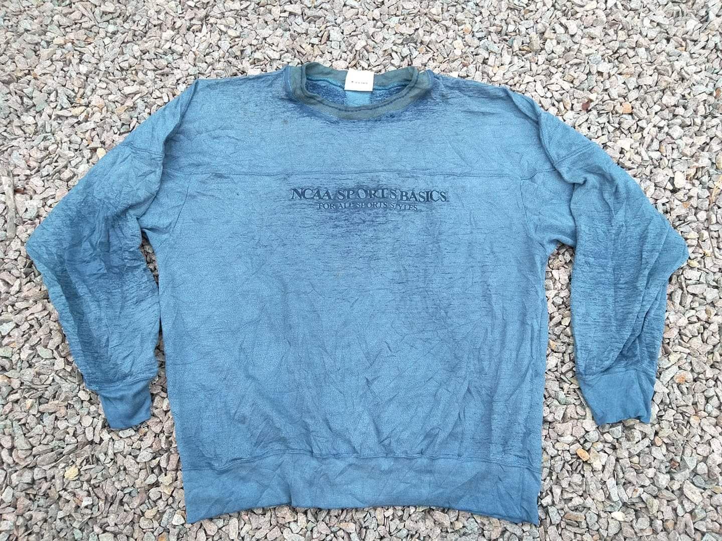 Descente × NCAA × Vintage VINTAGE DISTRESSED NCAA X DESCENTE PULLOVER SWEATSHIRTS Size US XL / EU 56 / 4 - 1 Thumbnail