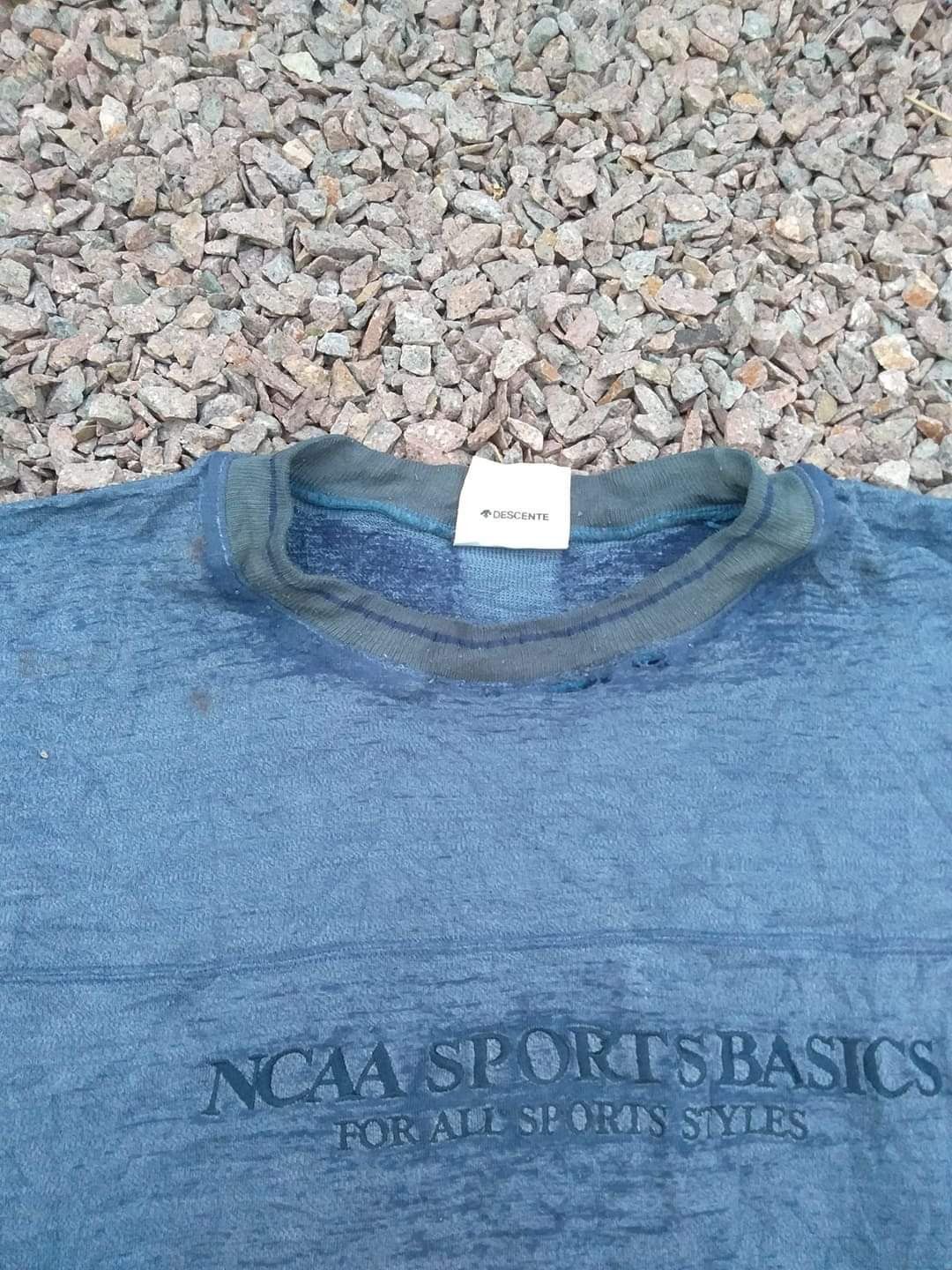 Descente × NCAA × Vintage VINTAGE DISTRESSED NCAA X DESCENTE PULLOVER SWEATSHIRTS Size US XL / EU 56 / 4 - 4 Thumbnail