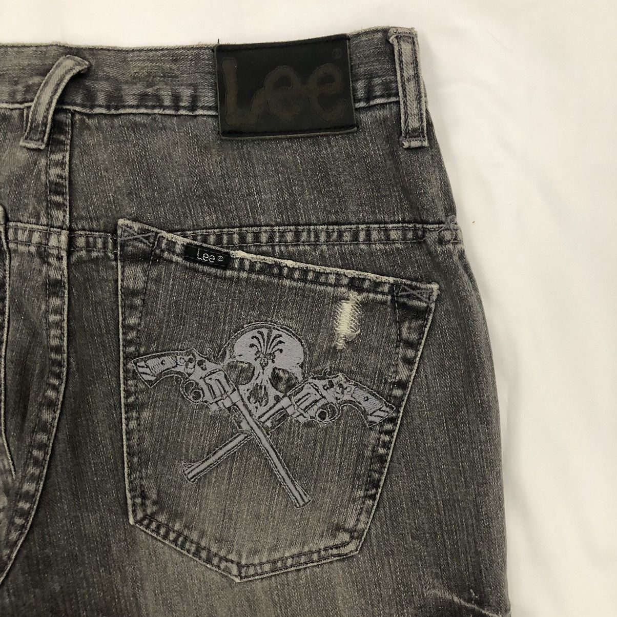 Lee Lee punk style emrodery skull crossguns 🔥 Size US 31 - 10 Thumbnail