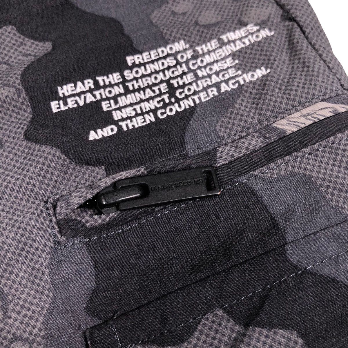 GU × Undercover GU x Undercover Nylon UFO Camo Cargo Pants Size US 31 - 4 Thumbnail