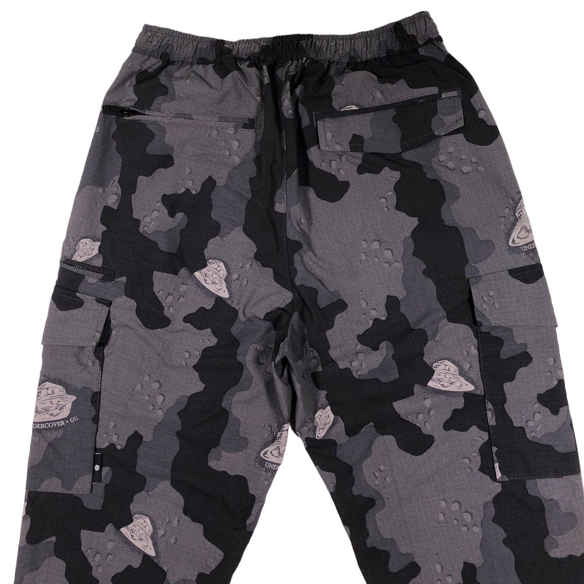 GU × Undercover GU x Undercover Nylon UFO Camo Cargo Pants Size US 31 - 9 Thumbnail