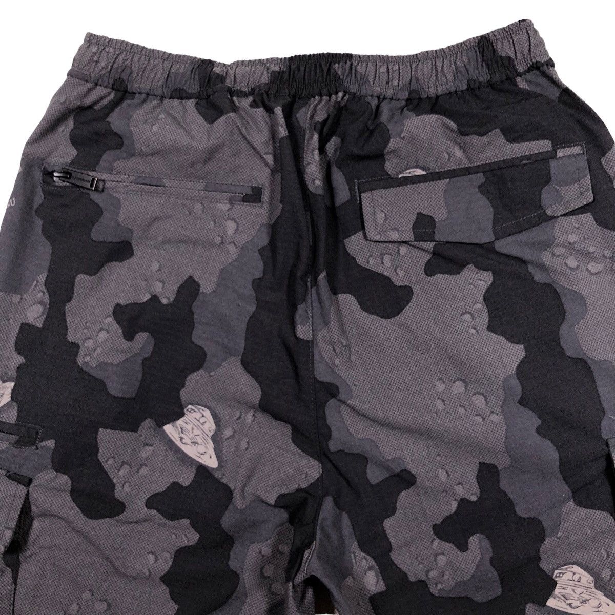 GU × Undercover GU x Undercover Nylon UFO Camo Cargo Pants Size US 31 - 10 Thumbnail