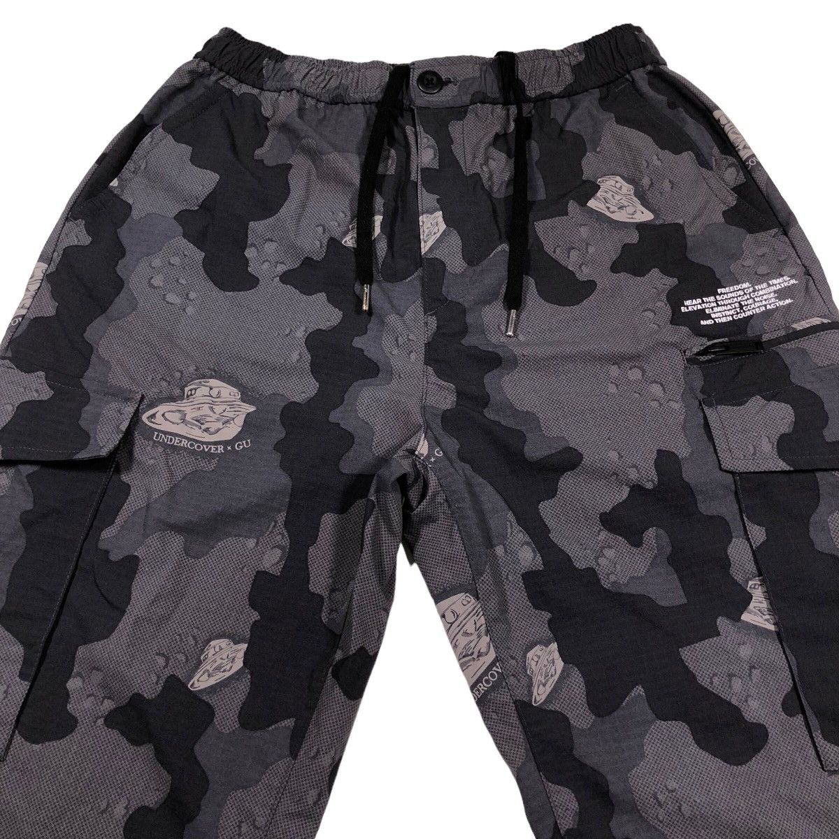 GU × Undercover GU x Undercover Nylon UFO Camo Cargo Pants Size US 31 - 5 Thumbnail