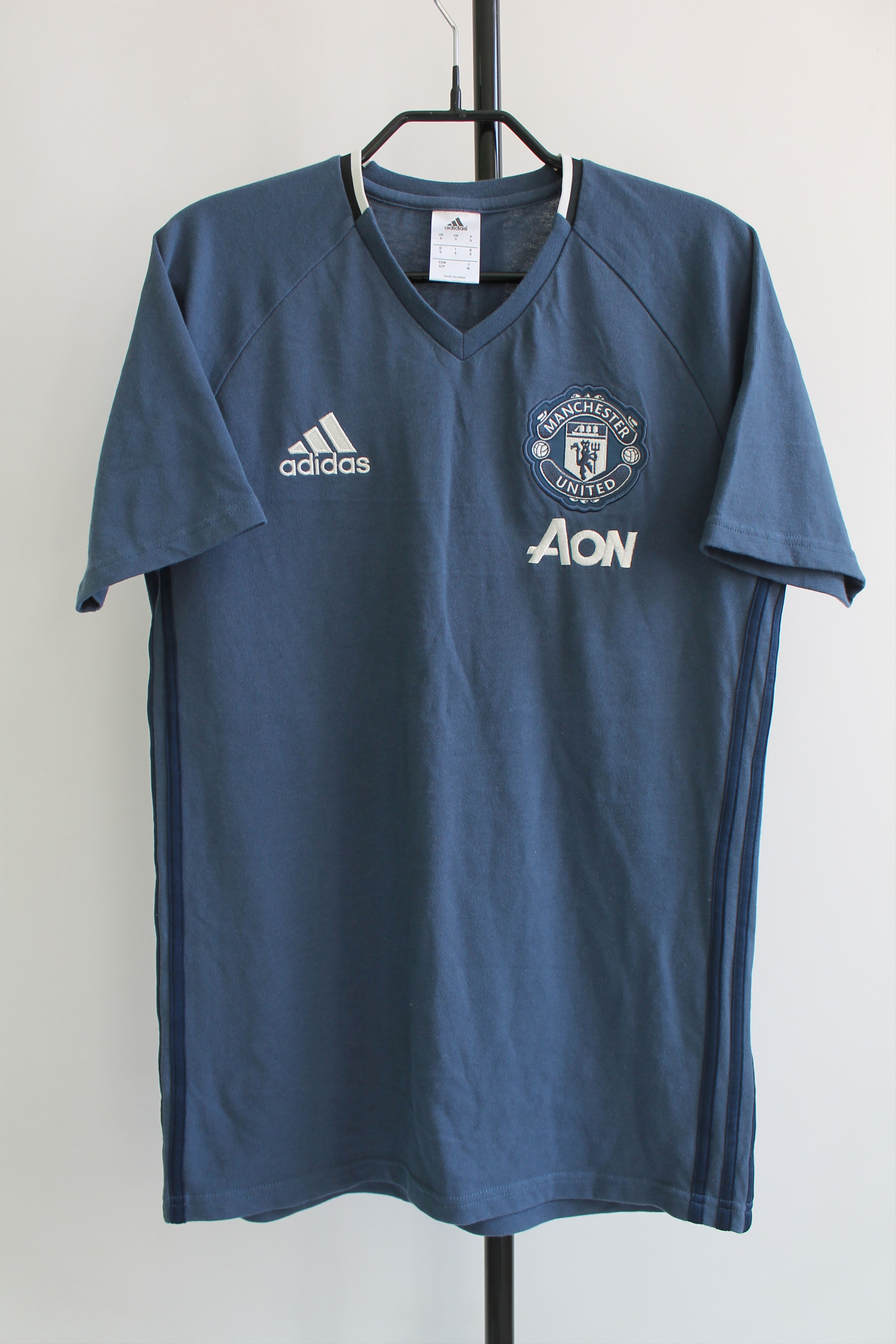 Adidas 2015 Manchester United Adidas training shirt blue Size US S / EU 44-46 / 1 - 2 Thumbnail