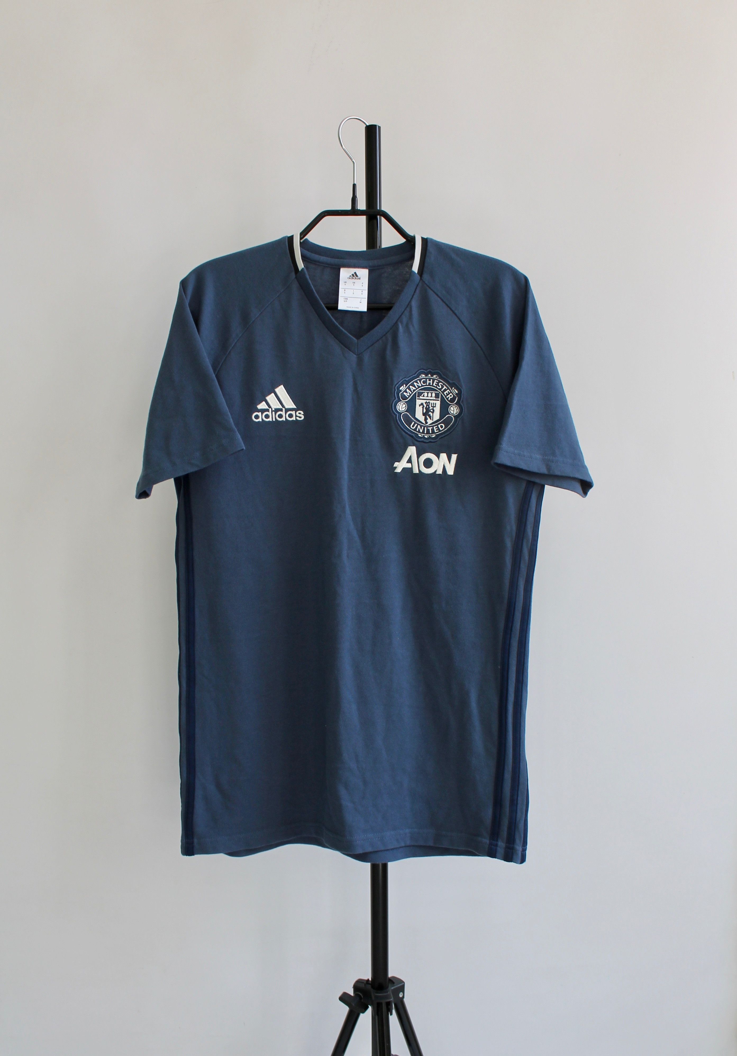 Adidas 2015 Manchester United Adidas training shirt blue Size US S / EU 44-46 / 1 - 1 Thumbnail