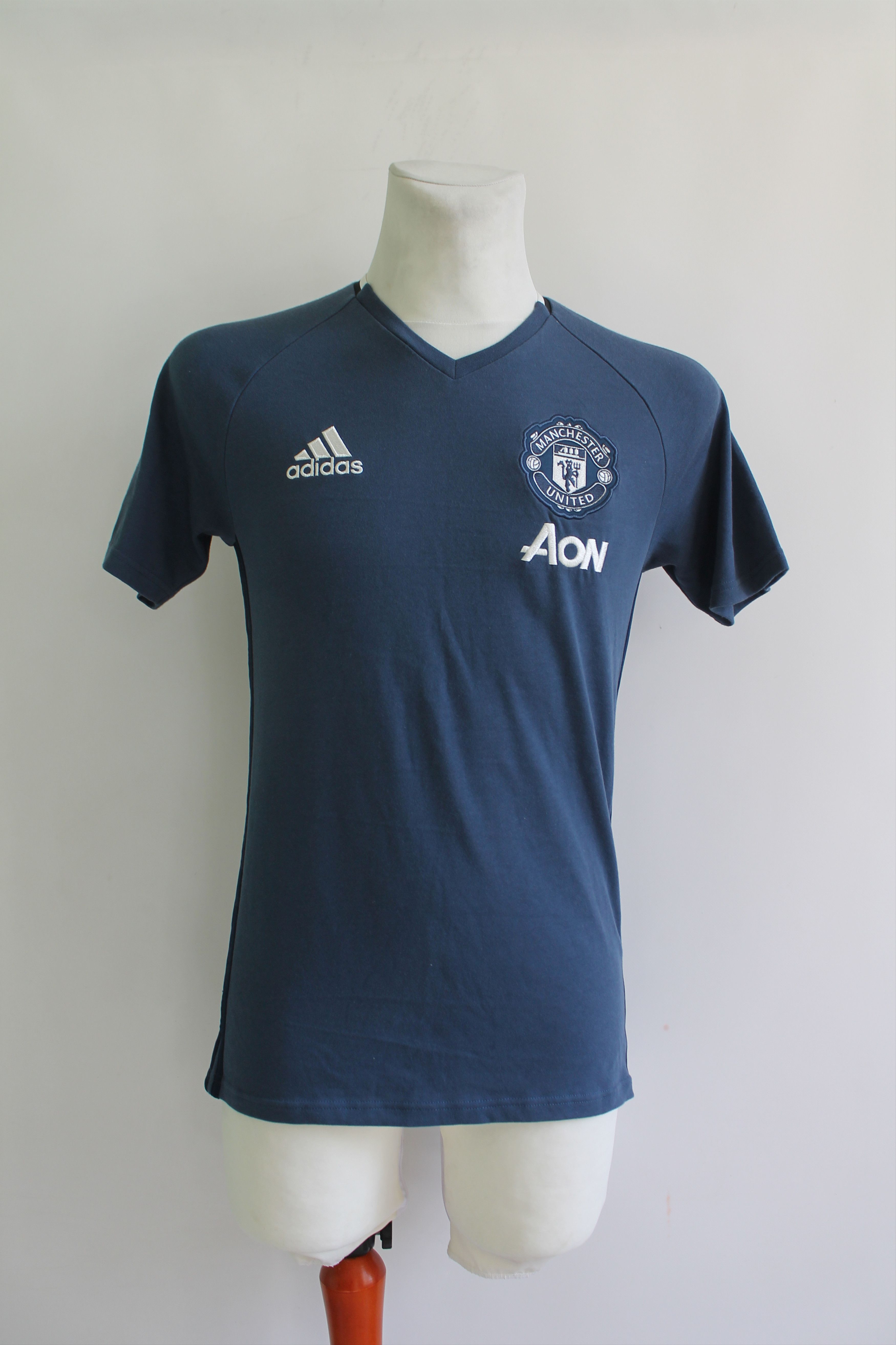 Adidas 2015 Manchester United Adidas training shirt blue Size US S / EU 44-46 / 1 - 6 Thumbnail