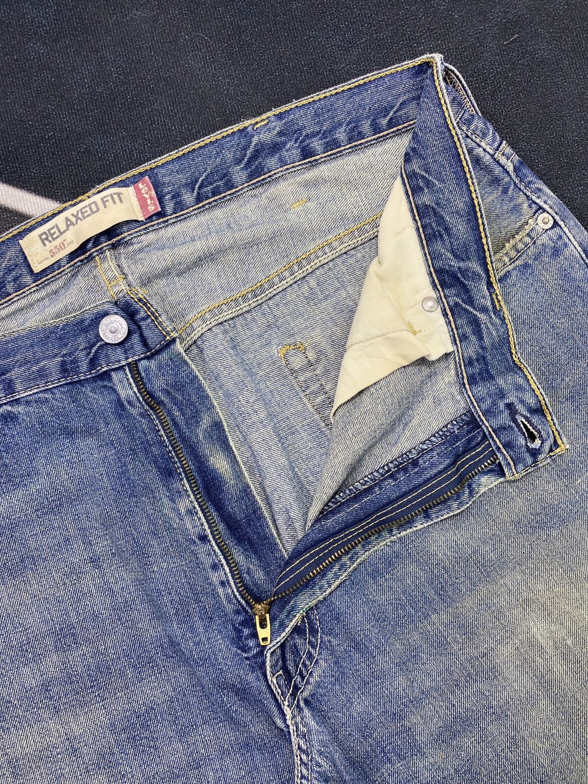 Jean × Levi's × Vintage VINTAGE LEVIS 550 JEANS BLUE WASH -J436 Size US 38 / EU 54 - 5 Thumbnail