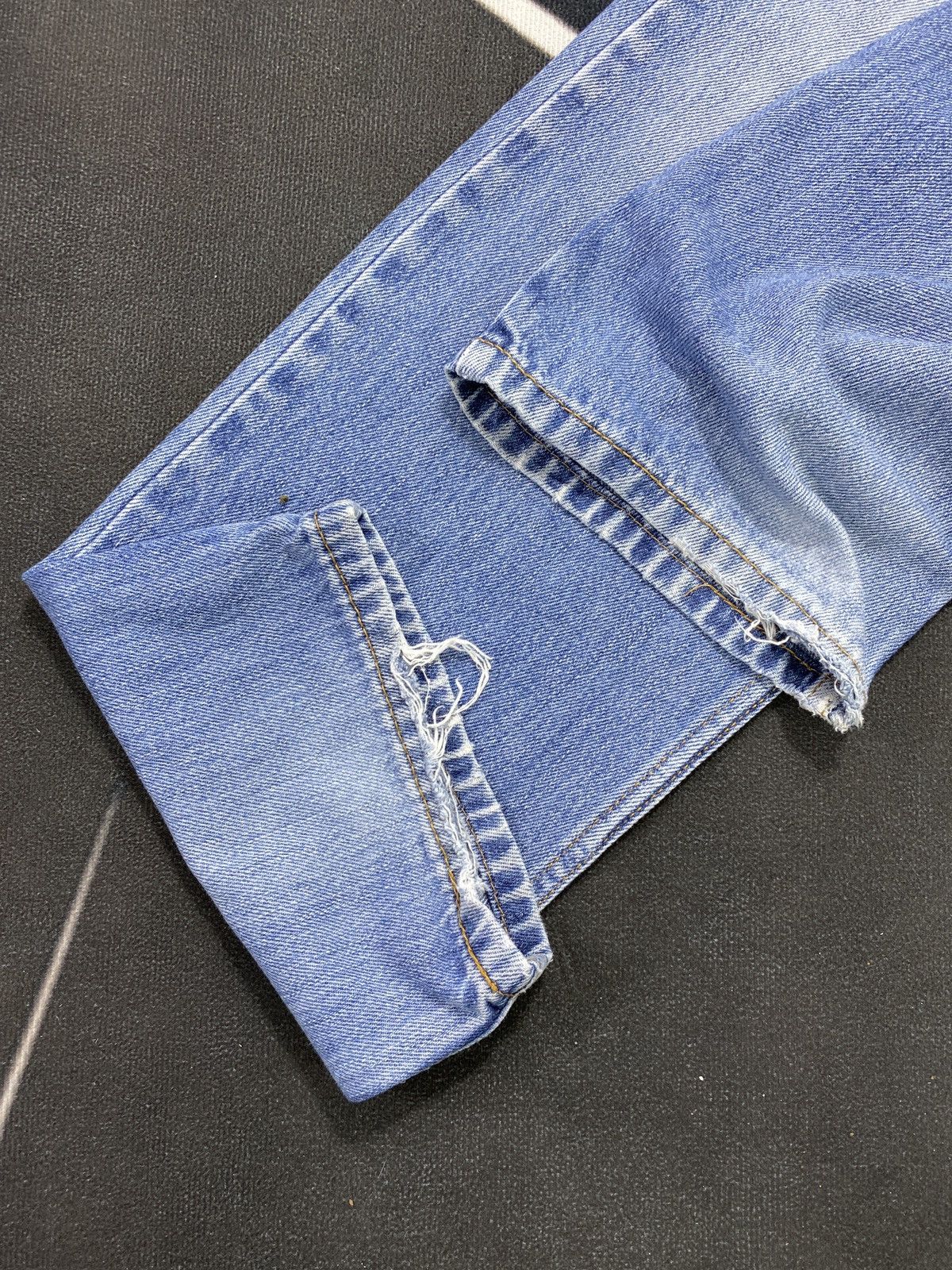 Jean × Levi's × Vintage VINTAGE LEVIS 550 JEANS BLUE WASH -J437 Size US 31 - 9 Thumbnail