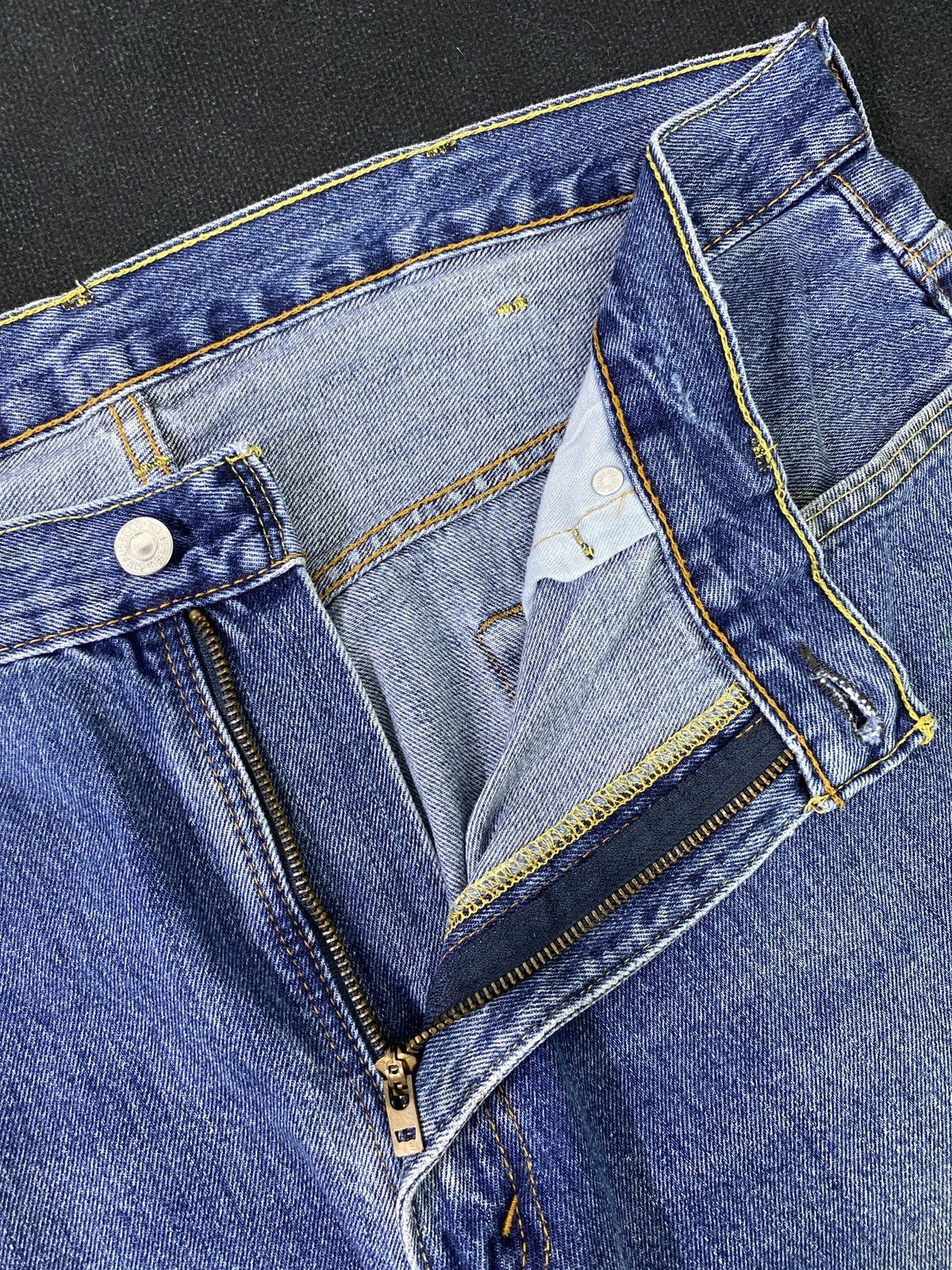 Jean × Levi's × Vintage VINTAGE LEVIS 550JEANS BLUE WASH -J438 Size US 40 / EU 56 - 5 Thumbnail