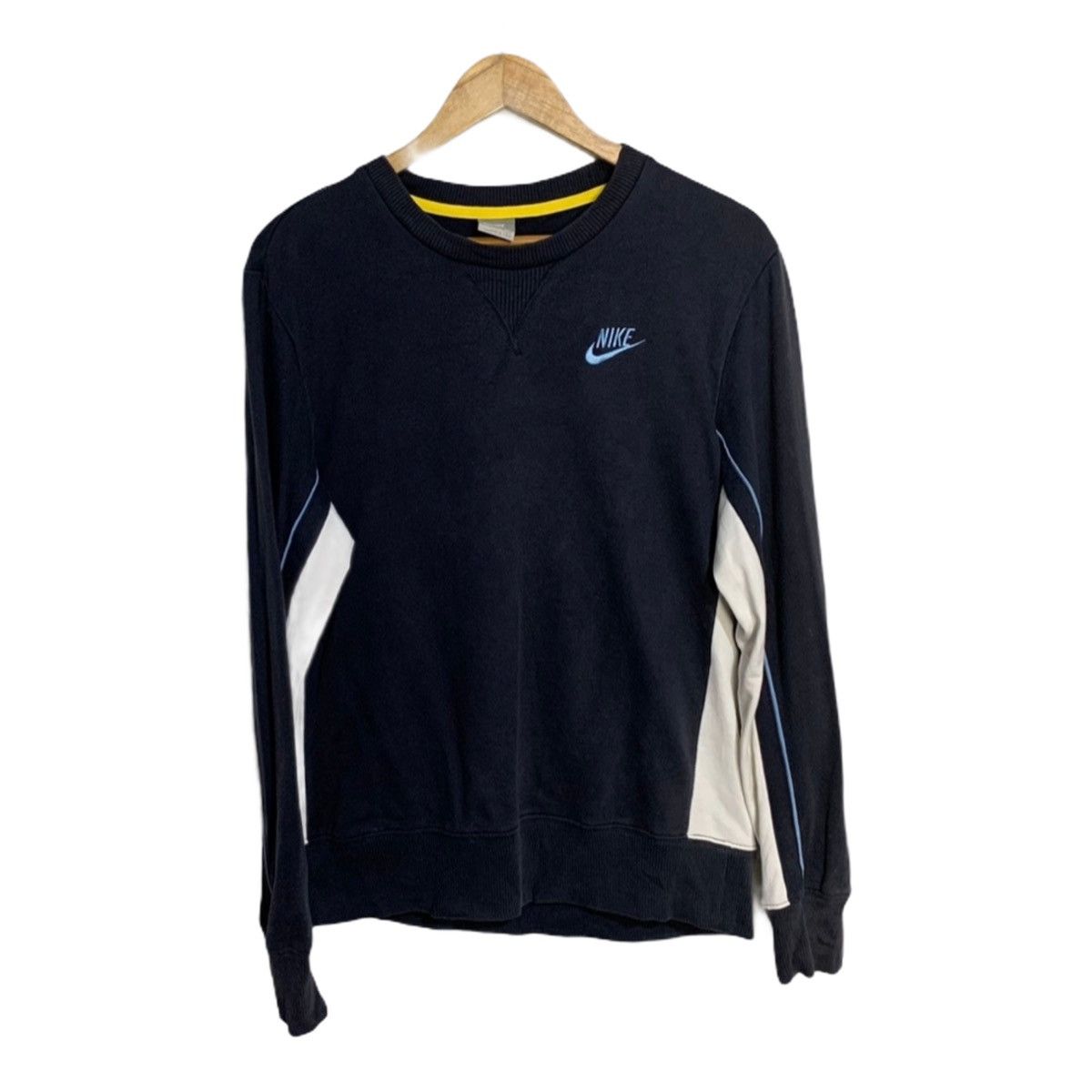 Nike sweatshirt small logo