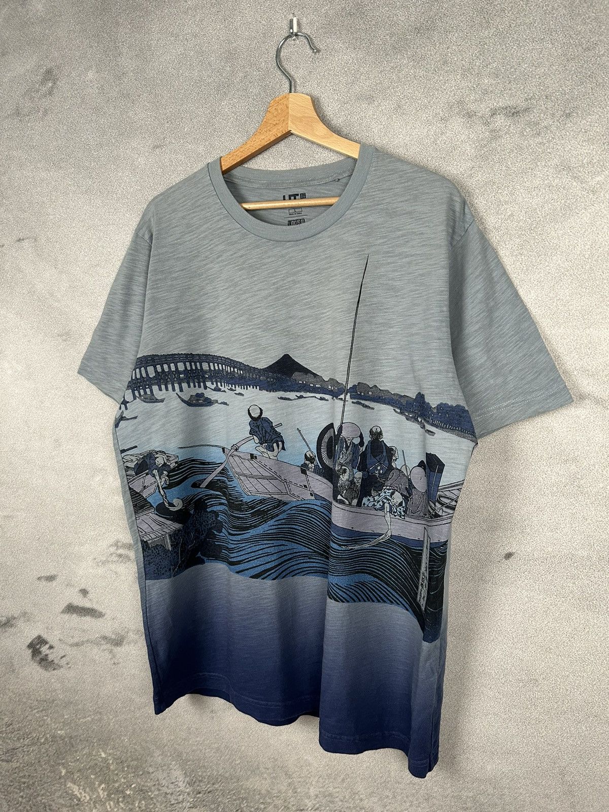 Japanese Brand Uniqlo Hokusai Blue Graphic Tee Streetwear Vintage Size US L / EU 52-54 / 3 - 2 Thumbnail