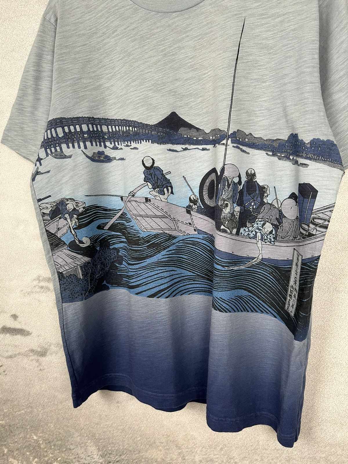 Japanese Brand Uniqlo Hokusai Blue Graphic Tee Streetwear Vintage Size US L / EU 52-54 / 3 - 3 Thumbnail