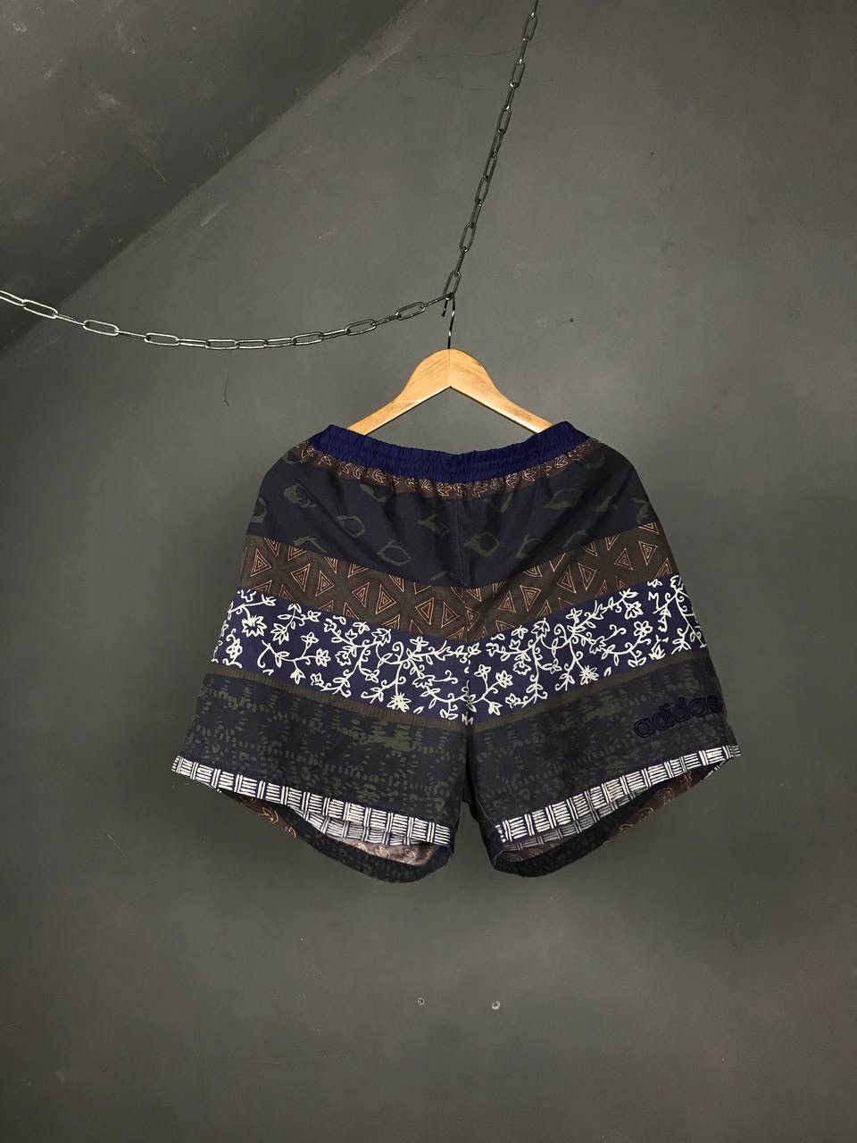 Adidas vintage streetwear crazy Hawaiian multicolor shorts