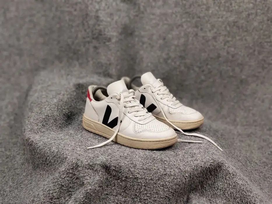 Veja Veja V-10 Designer Shoes light Leather Low Top Sneakers Size US 6 / EU 39 - 4 Thumbnail