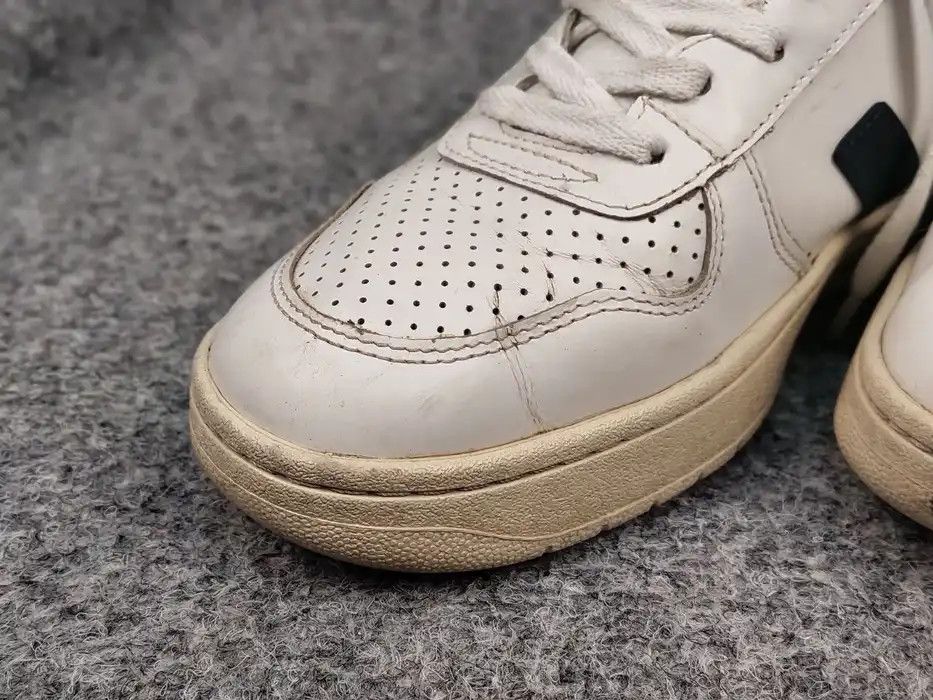 Veja Veja V-10 Designer Shoes light Leather Low Top Sneakers Size US 6 / EU 39 - 8 Thumbnail