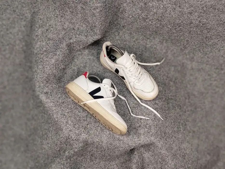 Veja Veja V-10 Designer Shoes light Leather Low Top Sneakers Size US 6 / EU 39 - 6 Thumbnail