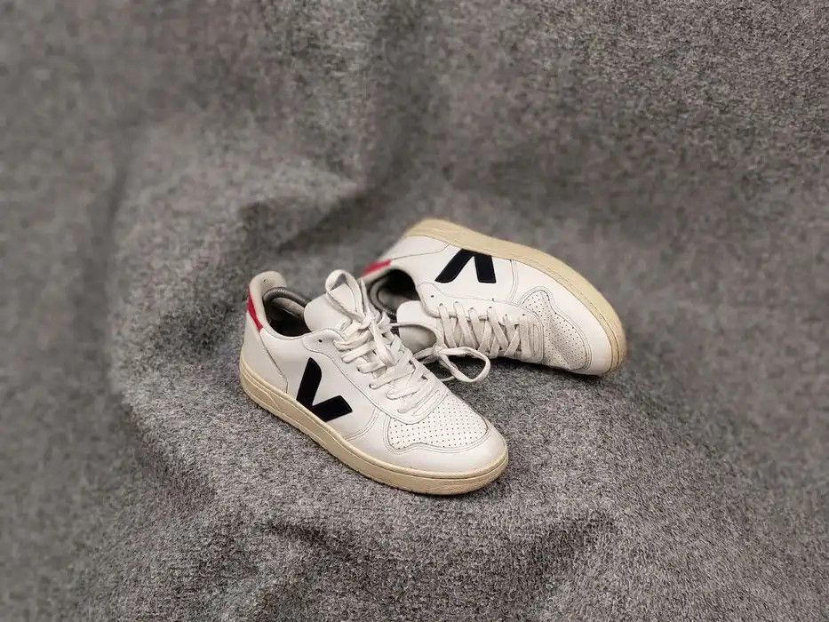 Veja Veja V-10 Designer Shoes light Leather Low Top Sneakers Size US 6 / EU 39 - 5 Thumbnail