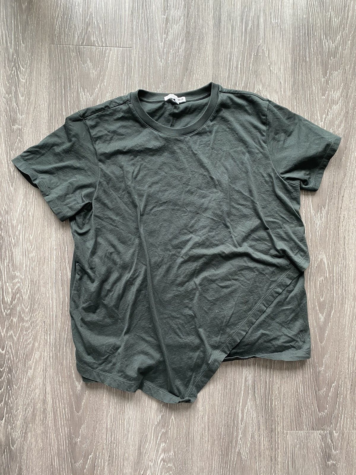 JW Anderson J.W Anderson Uniqlo Asymmetric T shirt Plain Tee Size US XL / EU 56 / 4 - 1 Thumbnail