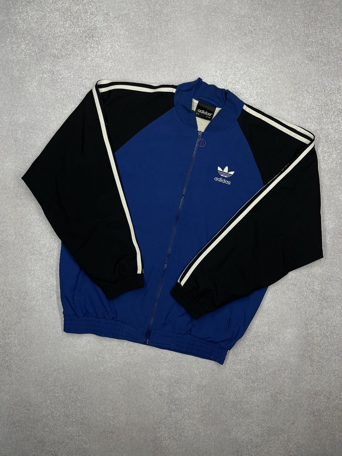 Vintage 96’s Adidas Light Jacket Big Logo Y2K