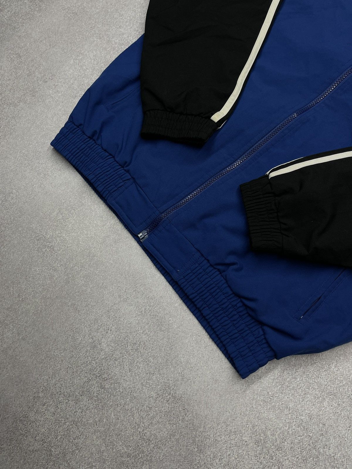 Vintage 96’s Adidas Light Jacket Big Logo Y2K