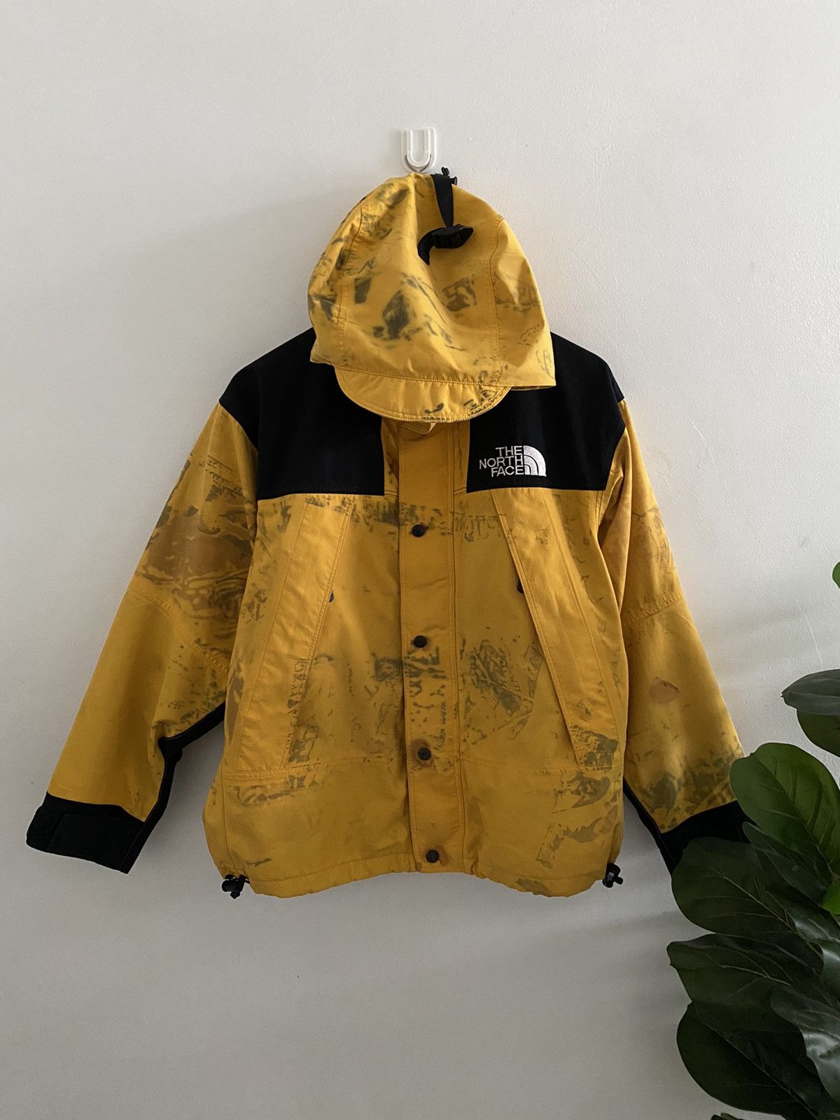 Goretex ❌Grail❌ The North Face paint Jacket Robot design rare Size US M / EU 48-50 / 2 - 5 Thumbnail