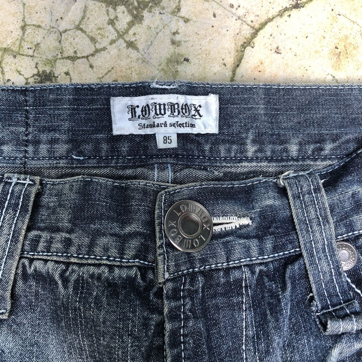 LOWBOX Size 33 x 44 Lowbox thunder struck distressed denim Size US 33 - 5 Thumbnail