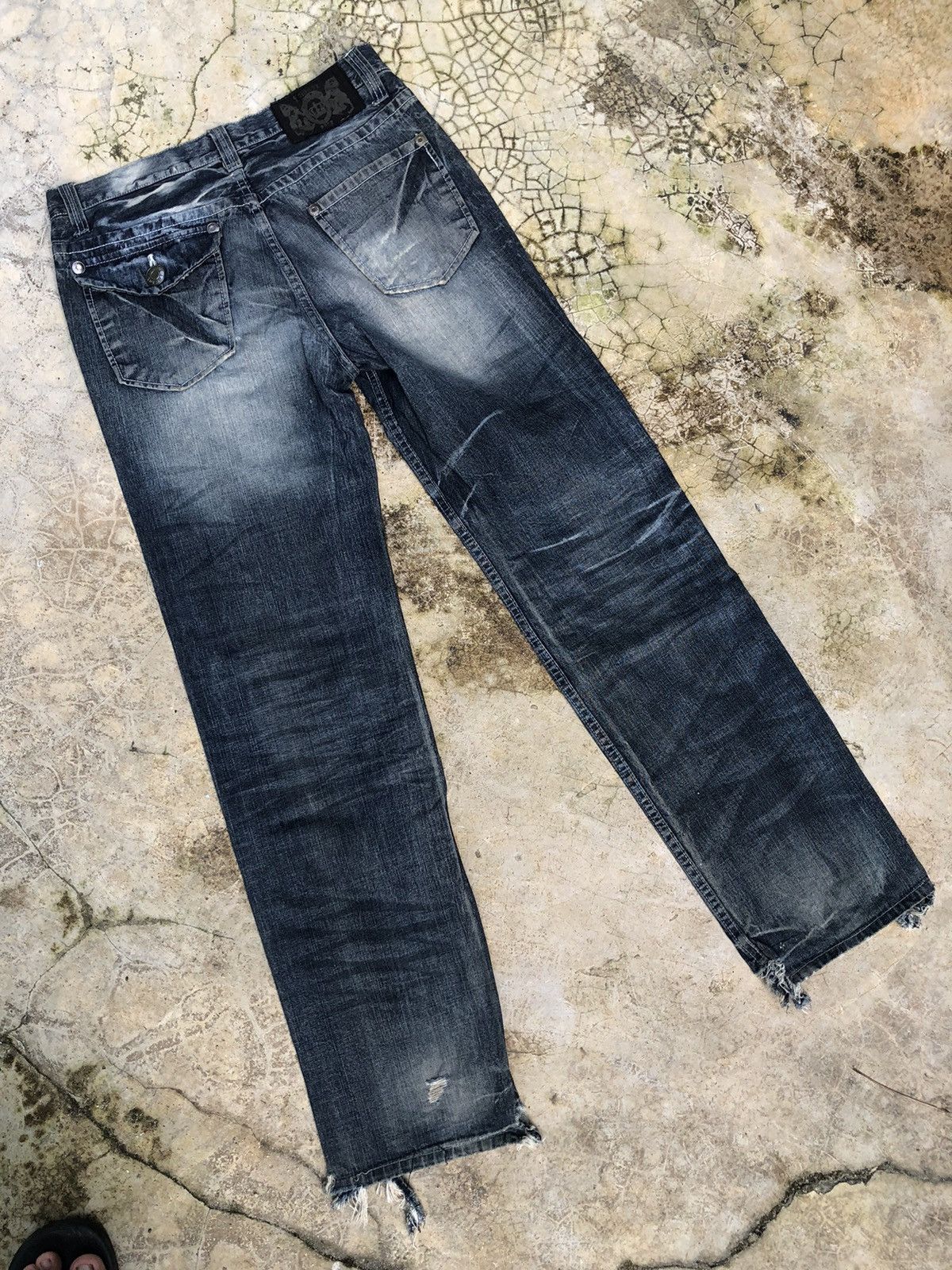 LOWBOX Size 33 x 44 Lowbox thunder struck distressed denim Size US 33 - 11 Thumbnail