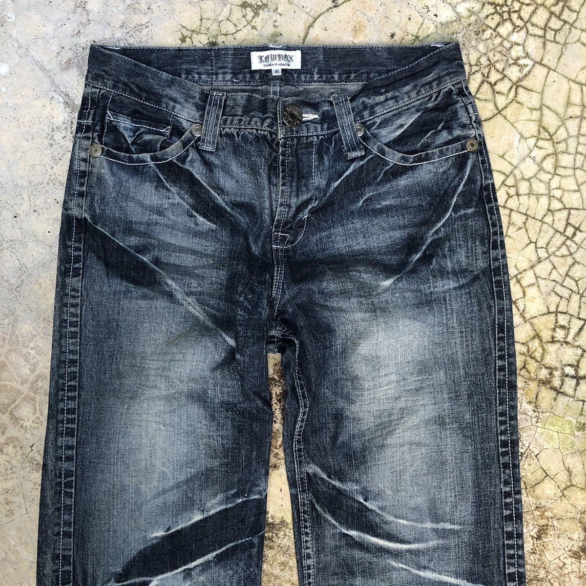 LOWBOX Size 33 x 44 Lowbox thunder struck distressed denim Size US 33 - 3 Thumbnail