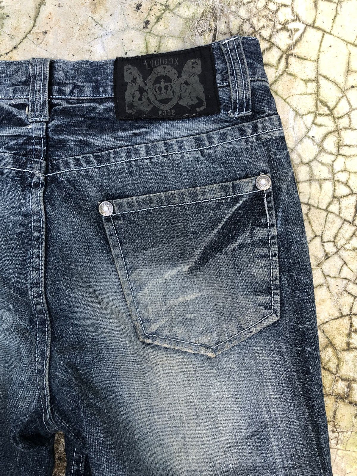 LOWBOX Size 33 x 44 Lowbox thunder struck distressed denim Size US 33 - 6 Thumbnail