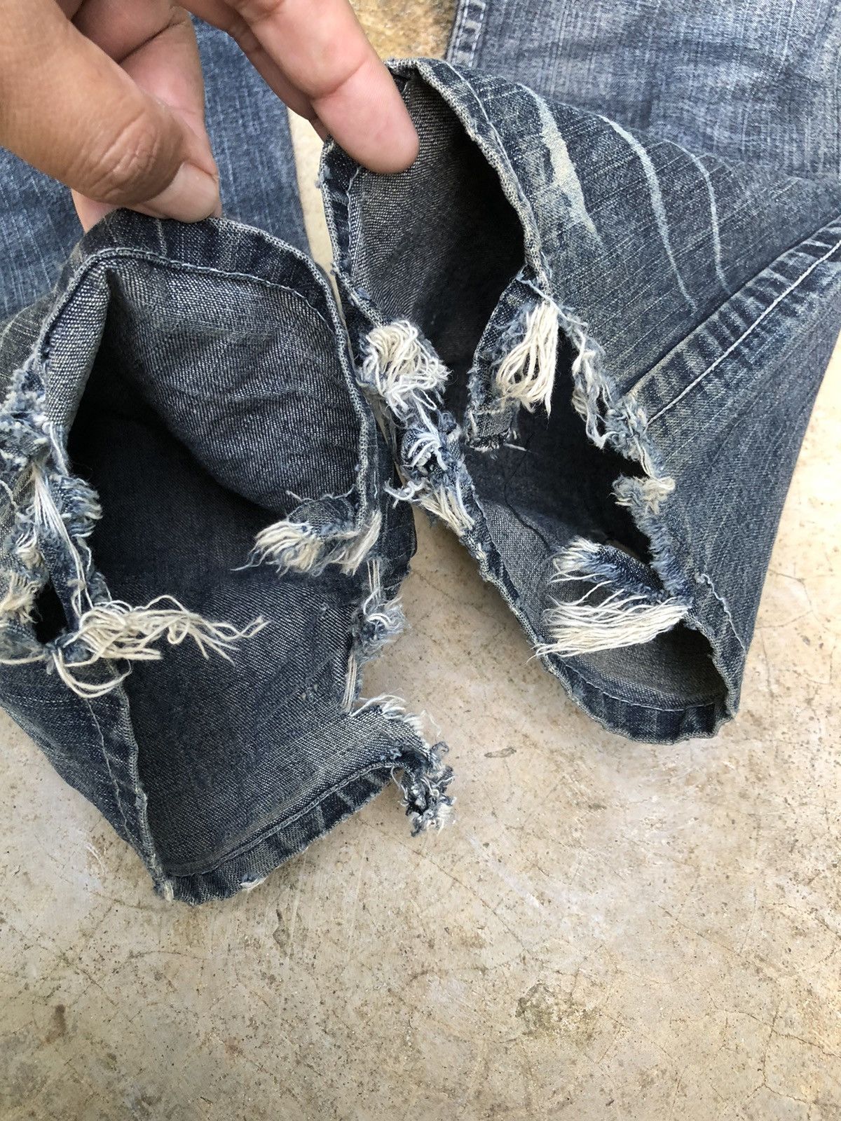 LOWBOX Size 33 x 44 Lowbox thunder struck distressed denim Size US 33 - 9 Thumbnail