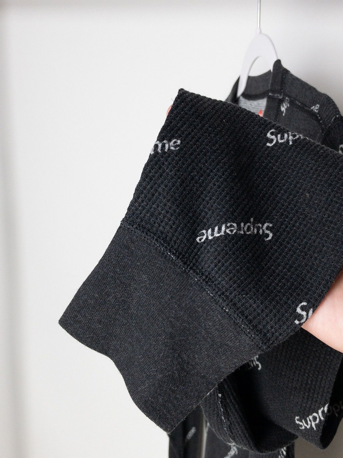 Hanes × Supreme Supreme Hanes monogram long sleeve Size US M / EU 48-50 / 2 - 4 Thumbnail