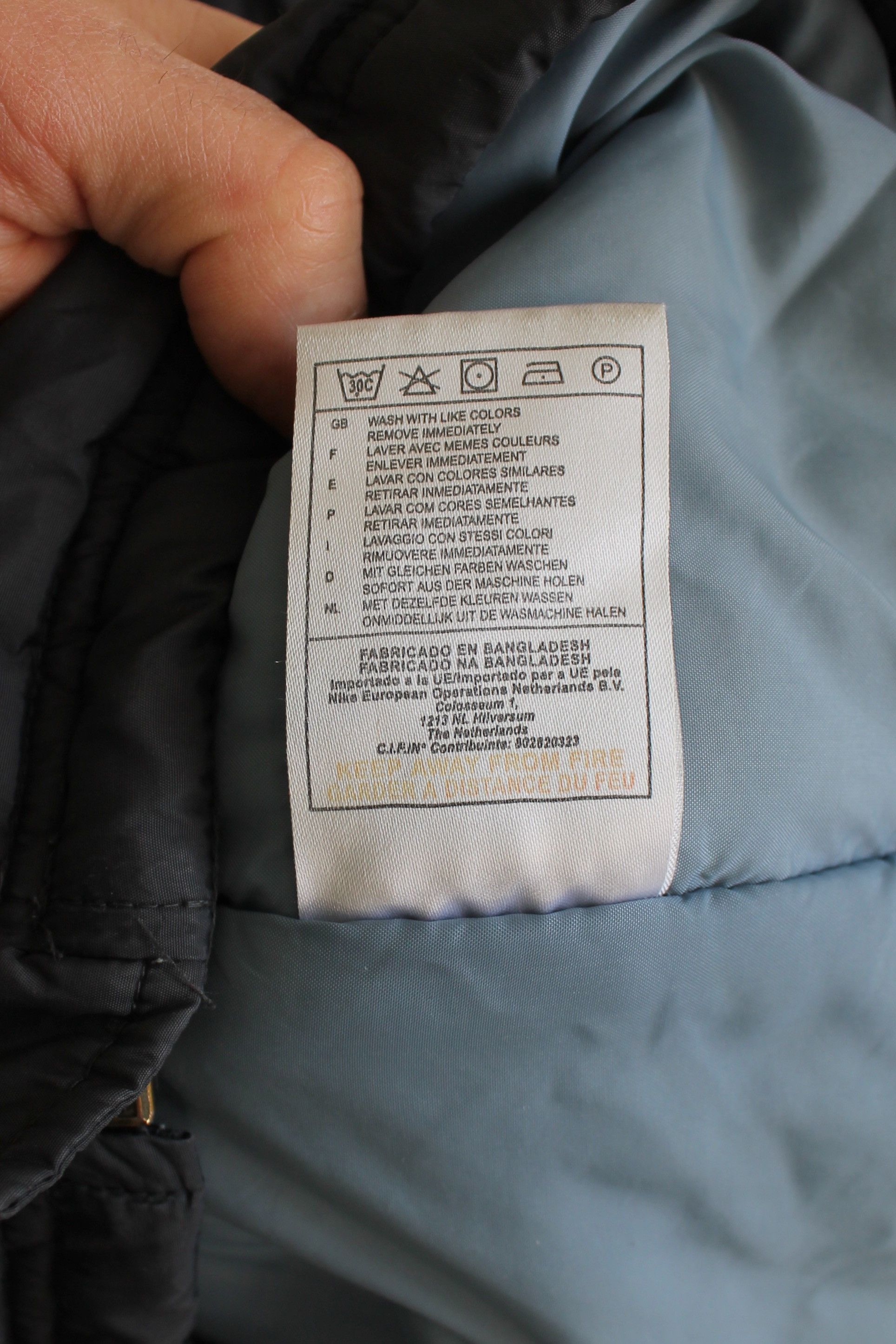 Nike 90's Nike vintage swoosh padded jacket gray y2k Size US L / EU 52-54 / 3 - 15 Thumbnail