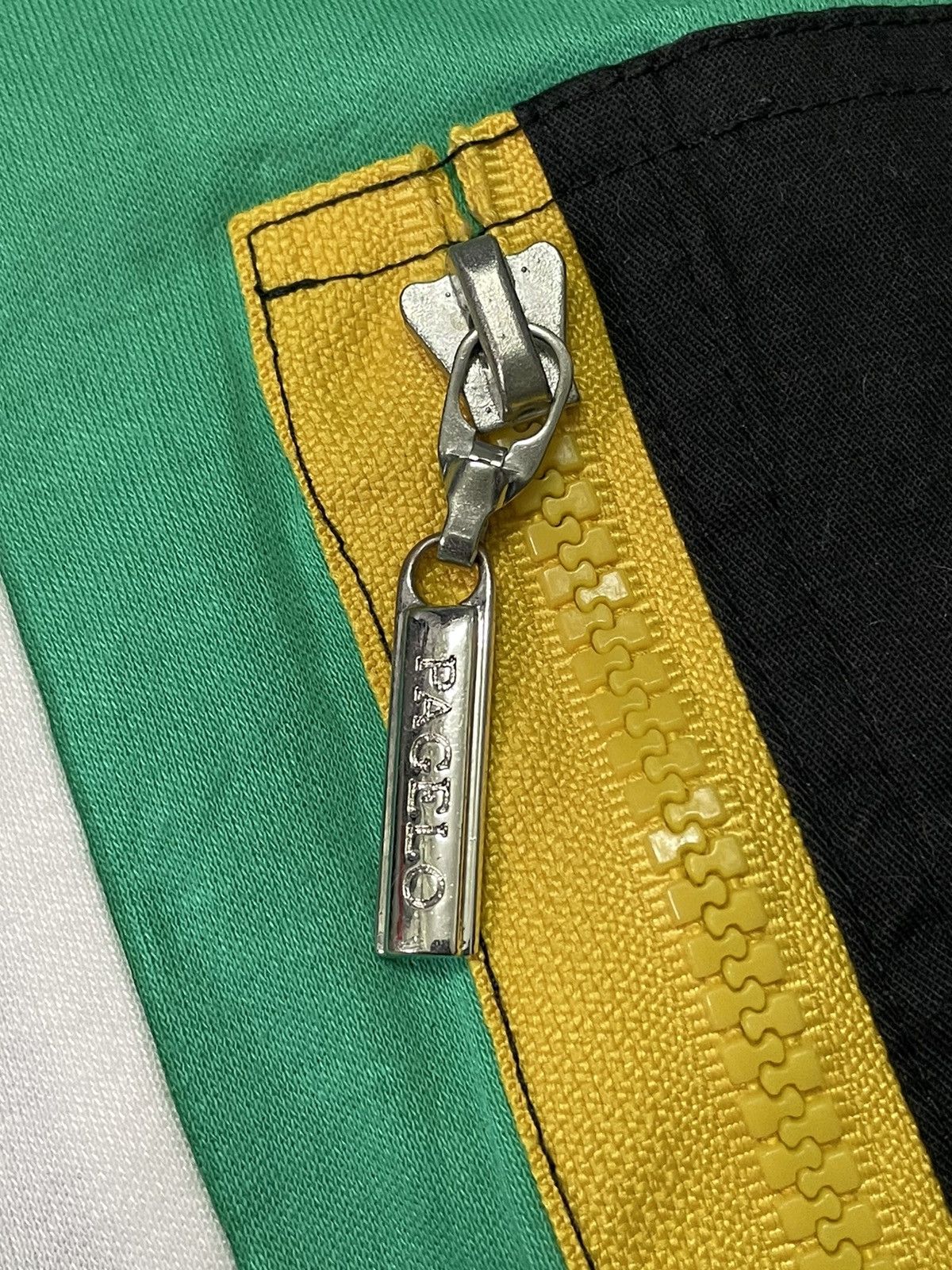 Japanese Brand Vintage 90’s Pagelo Zipper Pocket Multicolour T-Shirt Size US L / EU 52-54 / 3 - 7 Thumbnail
