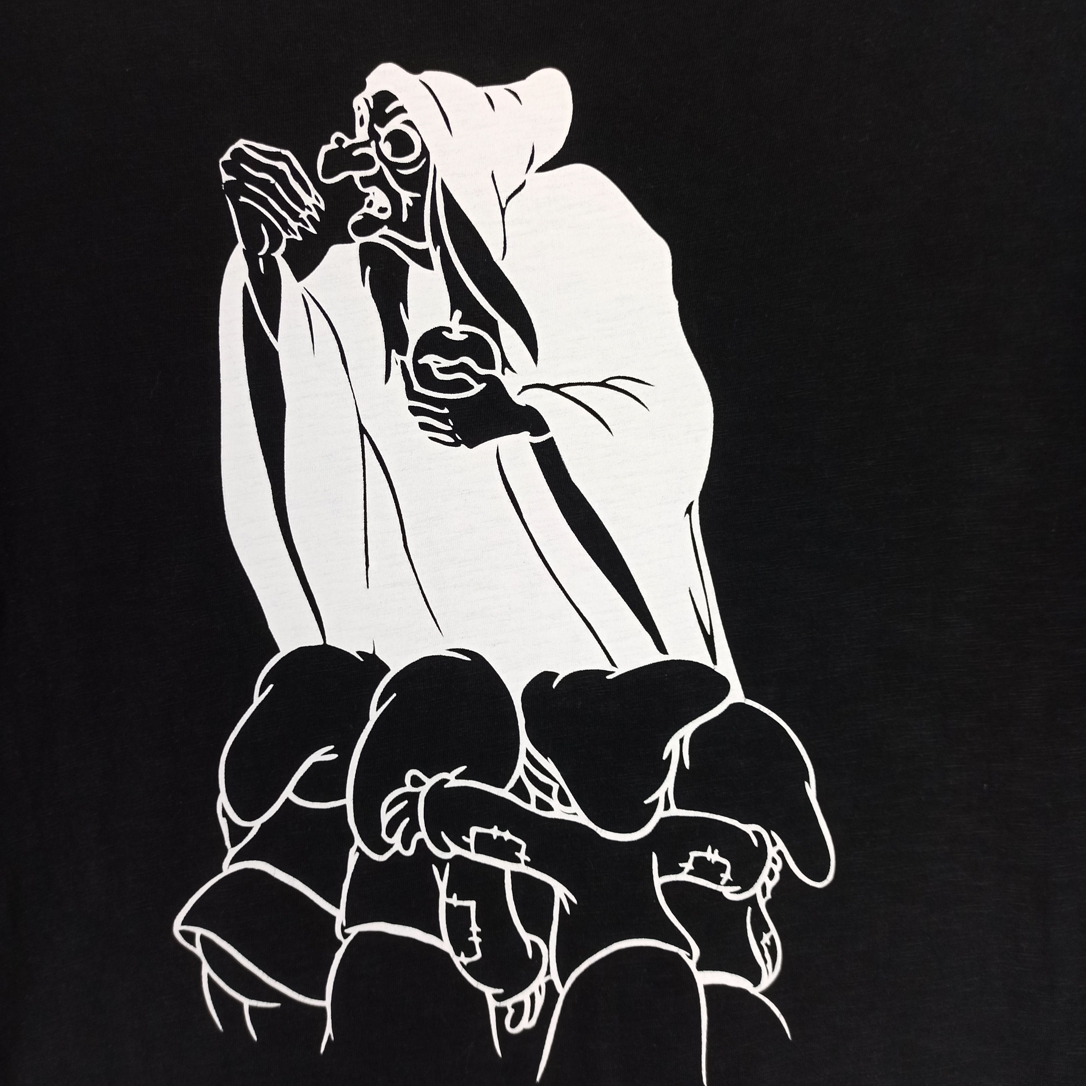 Disney Undercover x Uniqlo x Disney Tee Snow White Jun Takahashi Size US S / EU 44-46 / 1 - 2 Thumbnail