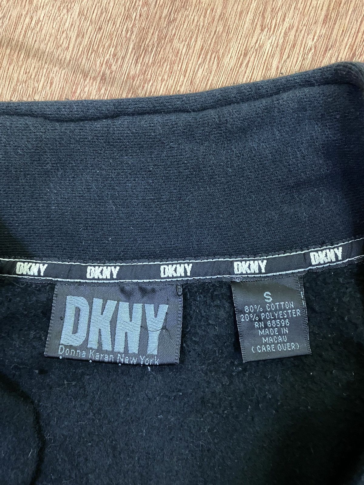 DKNY × Vintage Vintage DKNY Spell Out Sweatshirt Size US S / EU 44-46 / 1 - 10 Thumbnail