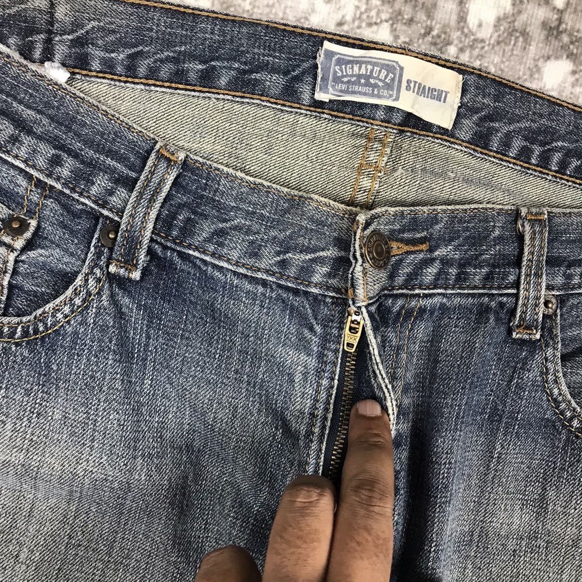 Levi's × Vintage Vintage 90s Levis Signature Light Wash Distressed Denim Jean Size US 38 / EU 54 - 5 Thumbnail