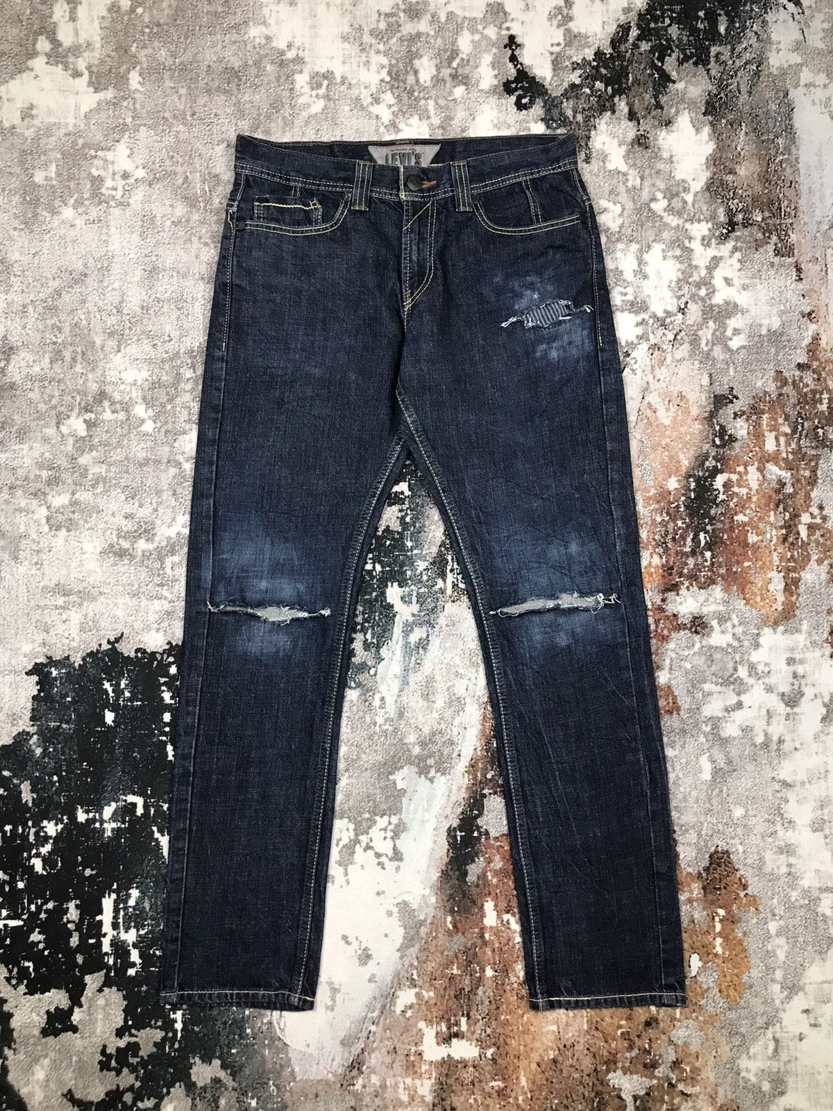 image of Vintage Levis 511 Skinny Zipper Distressed Denim Jeans in Blue, Men's (Size 32)
