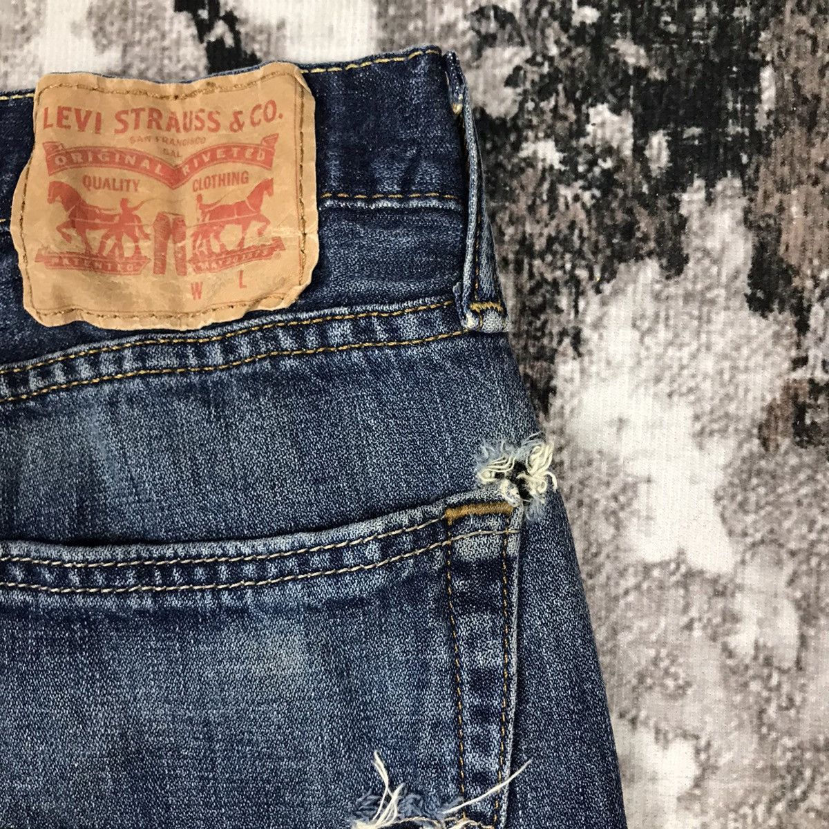 Levi's × Vintage Vintage Levis 524 Blue Light Wash Distressed Denim Jeans Size US 32 / EU 48 - 6 Thumbnail