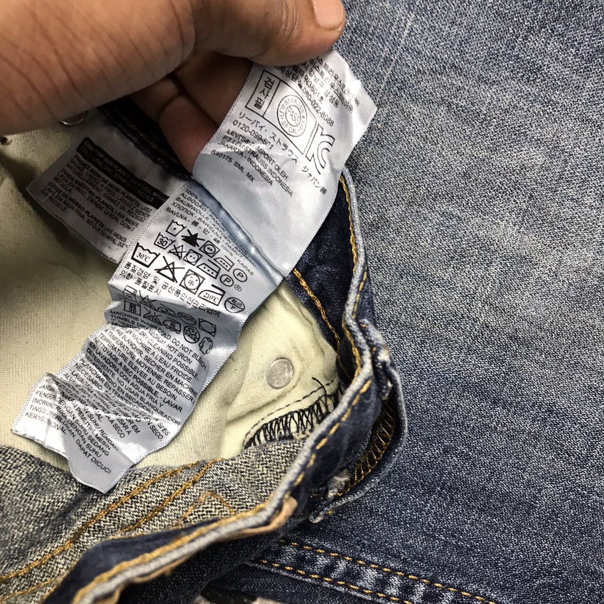 Levi's × Vintage Vintage Levis 524 Blue Light Wash Distressed Denim Jeans Size US 32 / EU 48 - 13 Thumbnail