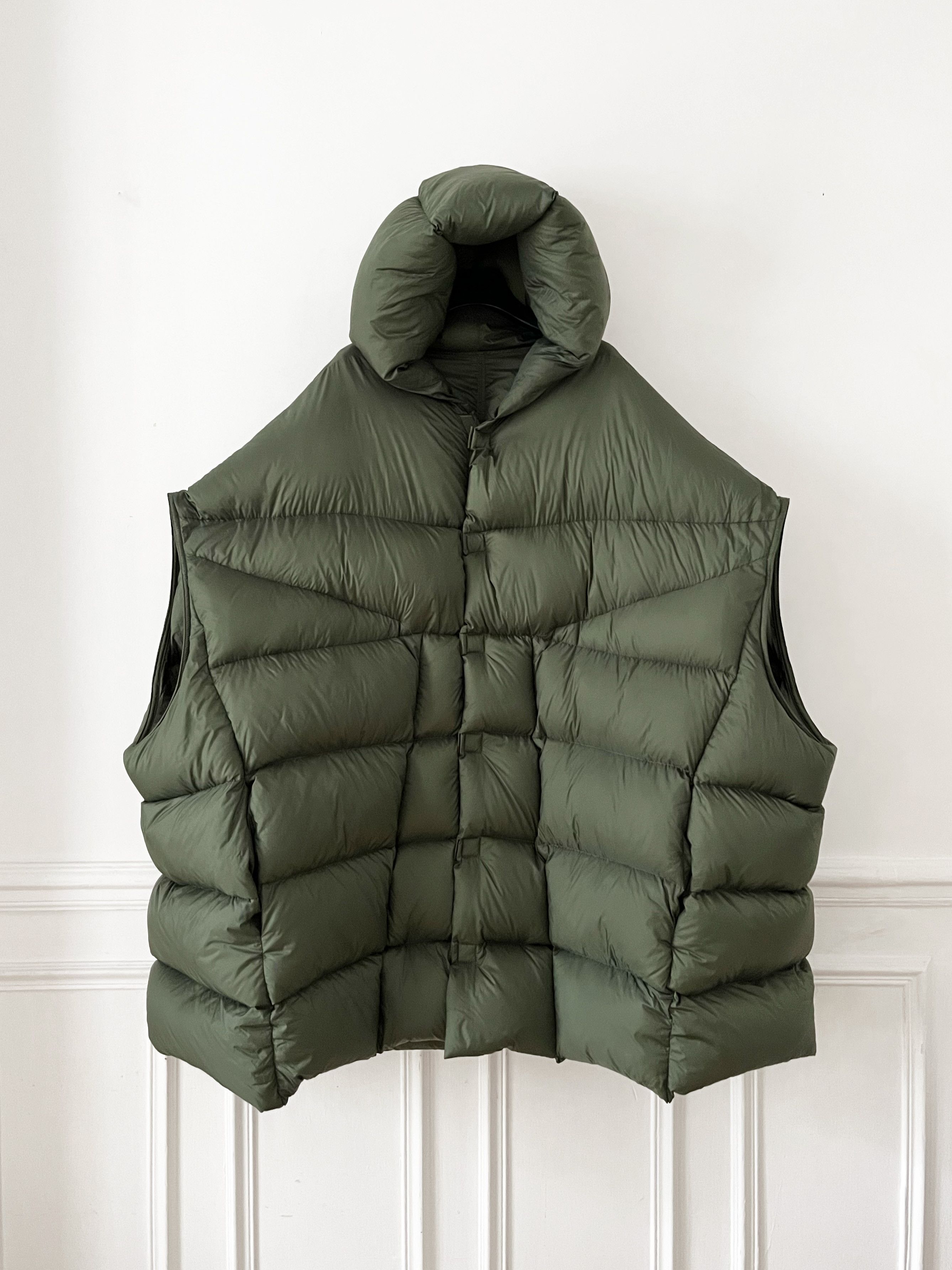 Rick Owens FW21 Gethsemane sleevelss puffer cape-vest