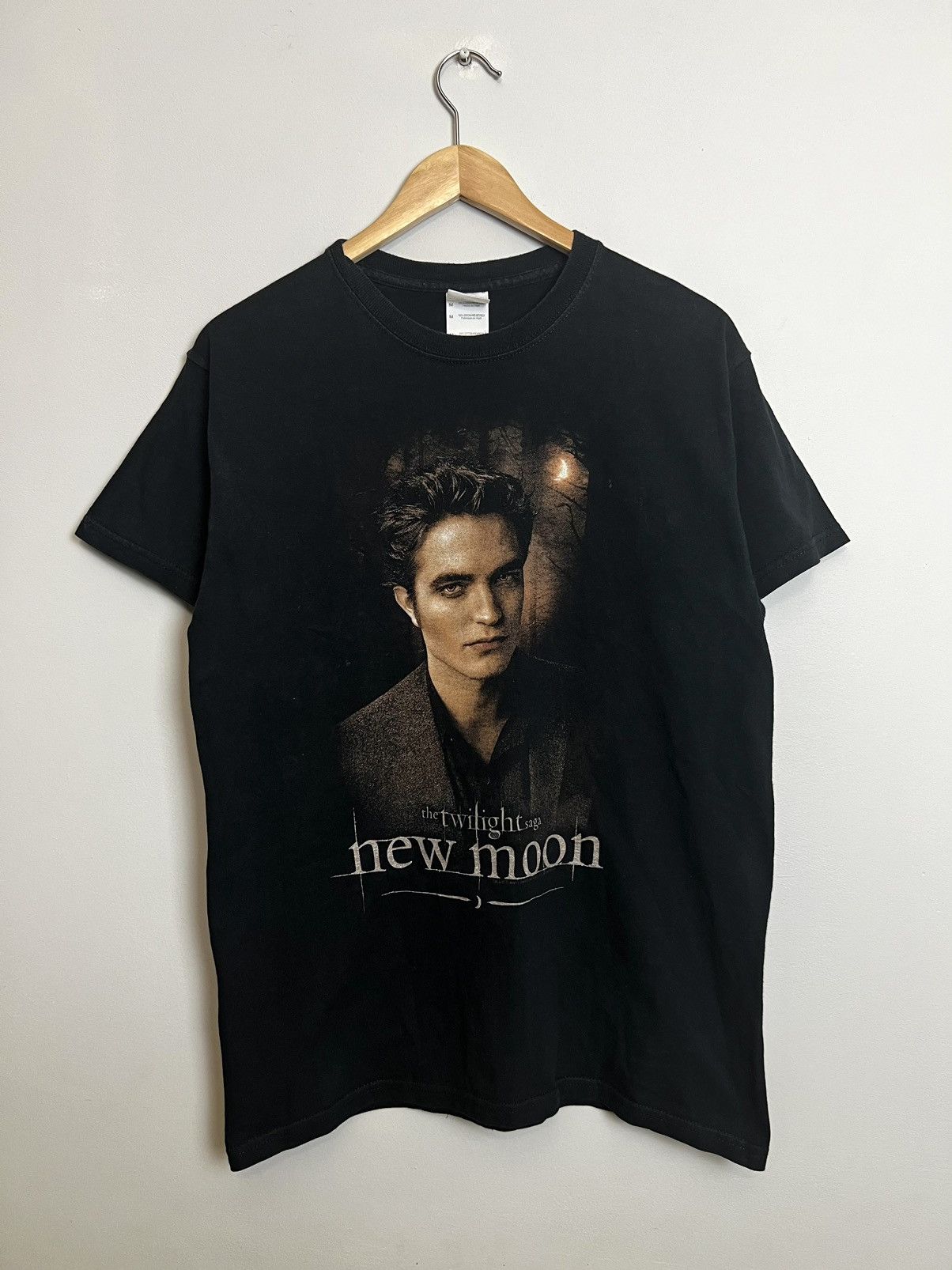 Expert Horror Edward Twilight New Moon Movie Horror Tshirt Vintage Y2k Size US M / EU 48-50 / 2 - 1 Thumbnail
