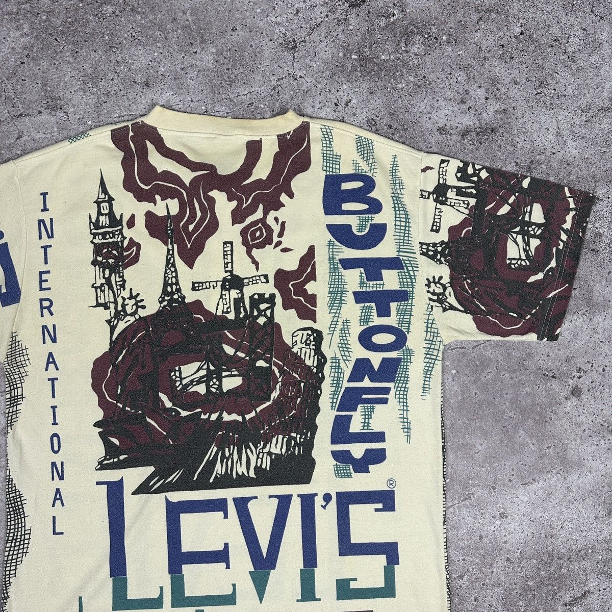 Levi's Vintage Clothing Vintage 90s Levis 501 International Button Alloverprint tee Size US XL / EU 56 / 4 - 4 Thumbnail