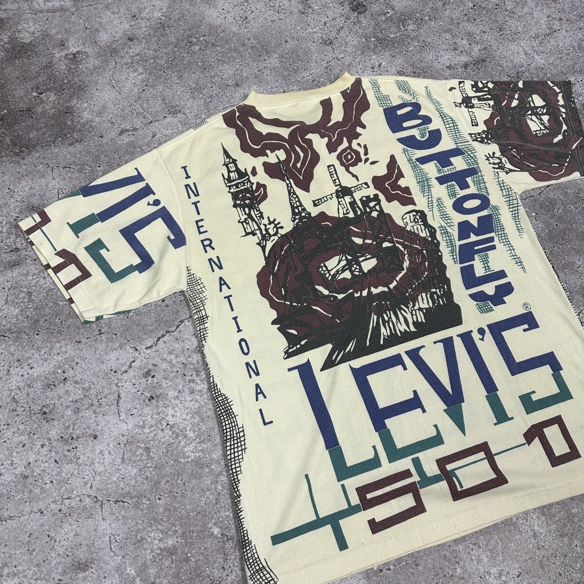 Levi's Vintage Clothing Vintage 90s Levis 501 International Button Alloverprint tee Size US XL / EU 56 / 4 - 6 Thumbnail
