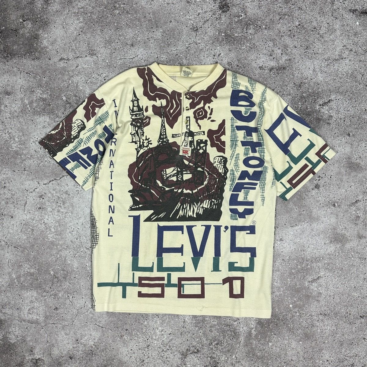 Levi's Vintage Clothing Vintage 90s Levis 501 International Button Alloverprint tee Size US XL / EU 56 / 4 - 1 Thumbnail