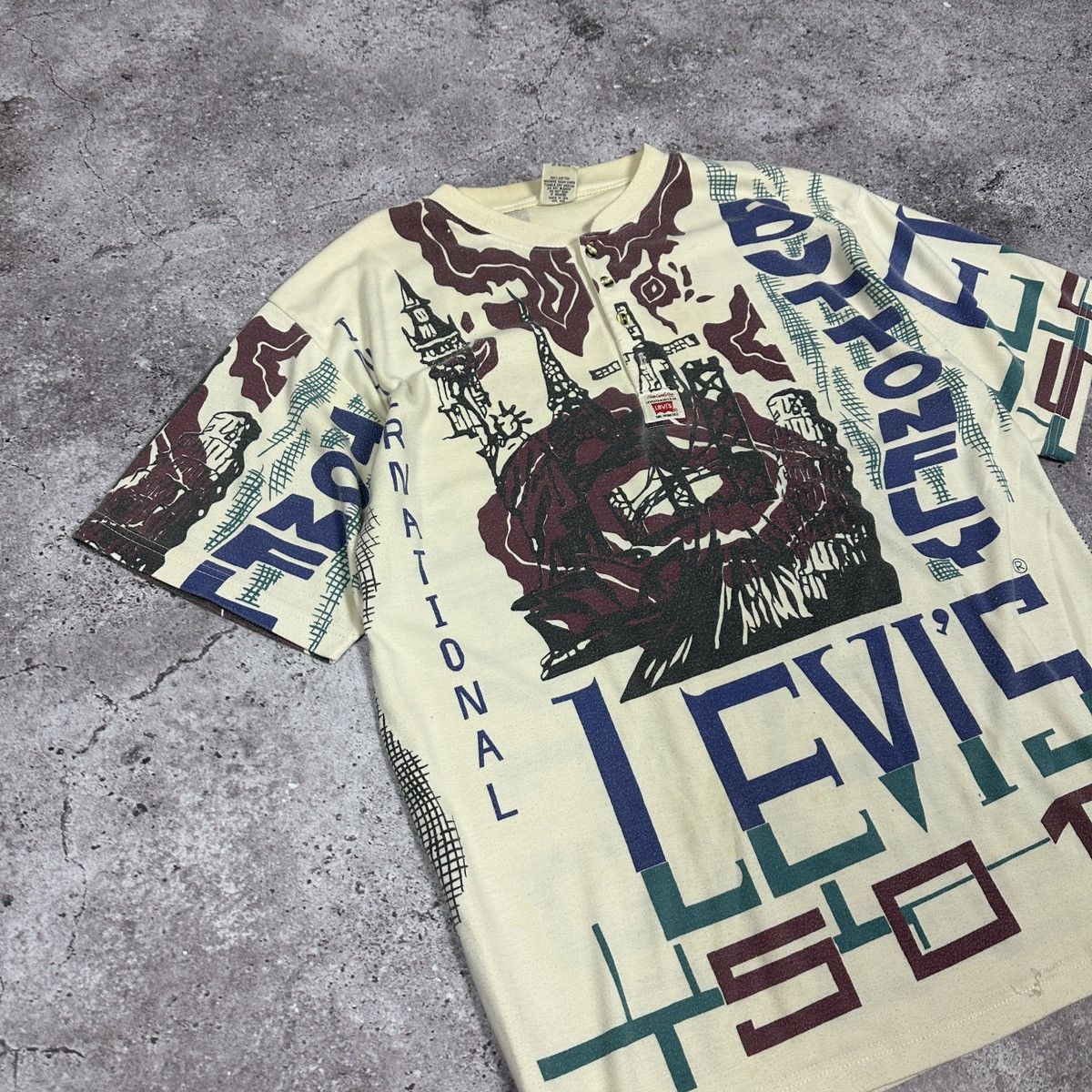 Levi's Vintage Clothing Vintage 90s Levis 501 International Button Alloverprint tee Size US XL / EU 56 / 4 - 5 Thumbnail