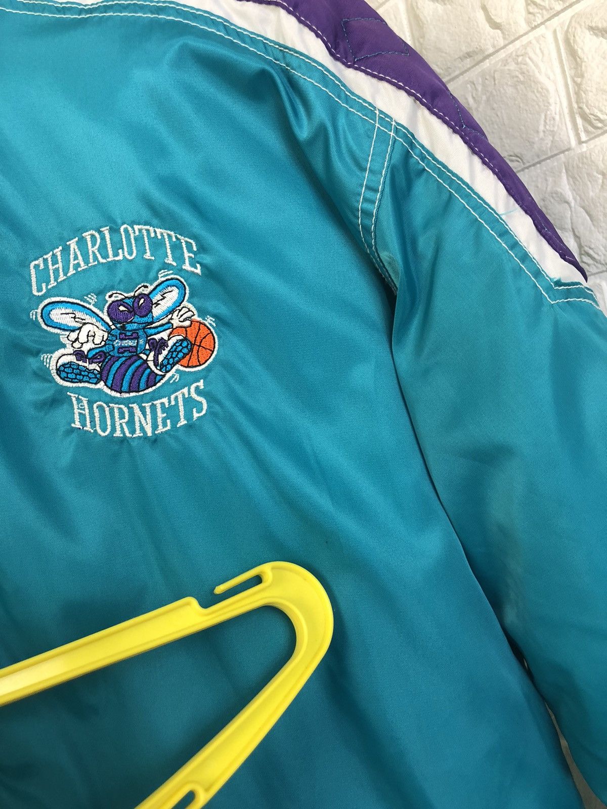 NBA × Starter Vintage 90s Starter Charlotte Hornets NBA Jakets Size US L / EU 52-54 / 3 - 15 Thumbnail