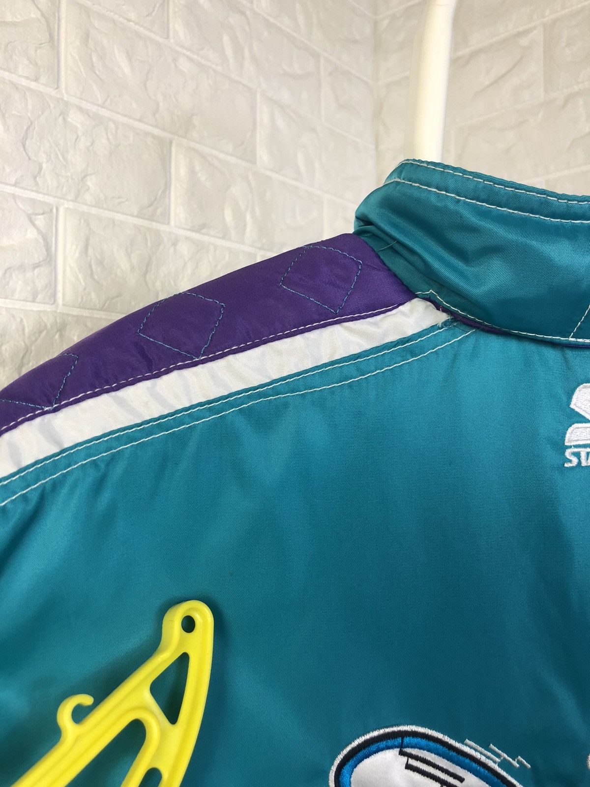 NBA × Starter Vintage 90s Starter Charlotte Hornets NBA Jakets Size US L / EU 52-54 / 3 - 17 Thumbnail