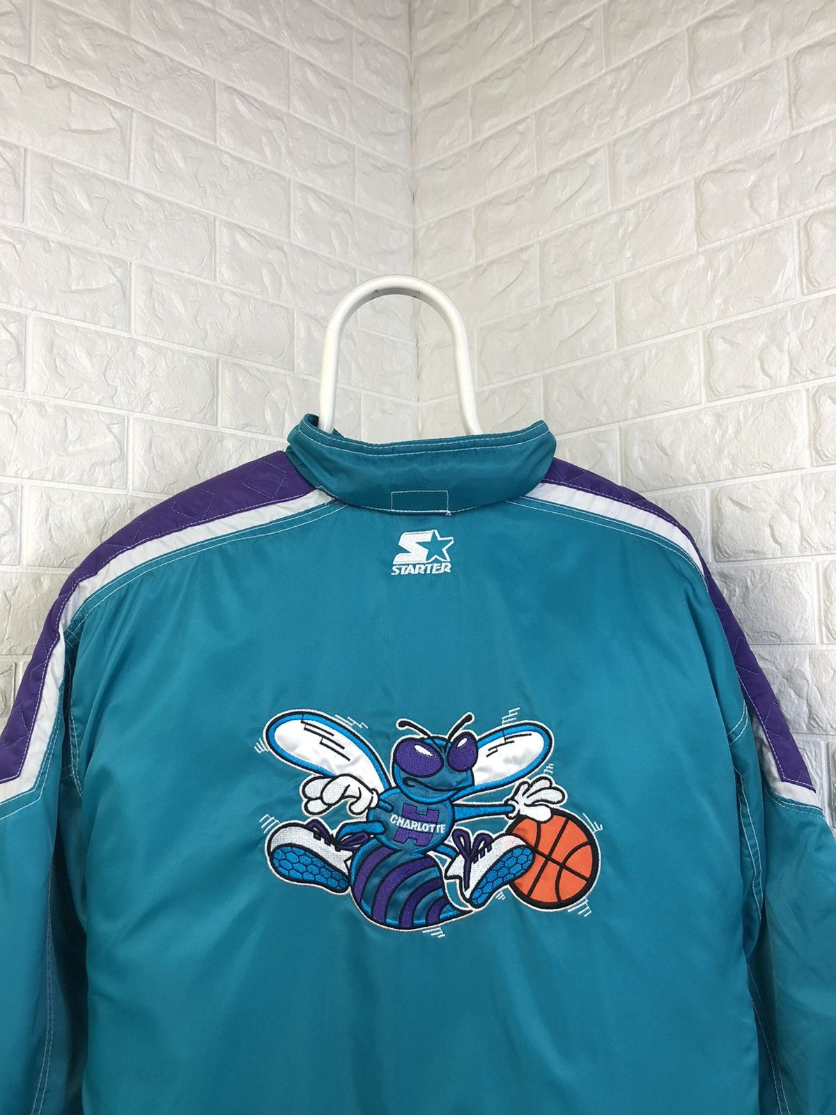 NBA × Starter Vintage 90s Starter Charlotte Hornets NBA Jakets Size US L / EU 52-54 / 3 - 3 Thumbnail